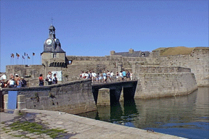 Côté droit rentrée ville close Concarneau